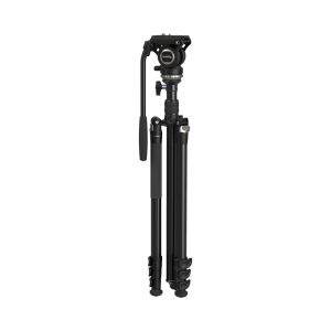SmallRig 4475 Video Tripod Kit CT210 on musta kolmella kokoontaitettavalla jalalla, kääntyvällä ja kallistuvalla päälaella, kahvalla ja jalkojen lukitusmekanismeilla varustettu kolmijalkainen jalusta, joka on kuvassa pystyssä valkoisella pohjalla.