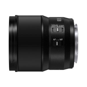 The side view of the Panasonic Lumix S 100mm F/2.8 macro lens shows its black body, textured zoom ring, labelled focus and AF/MF switches and metal lens mount.