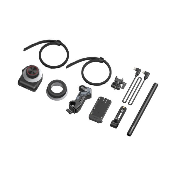 SmallRig 3781 MagicFIZ Wireless Follow Focus Basic Kit sisältää kaksi taipuisaa hammasrengasta, tarkennusnupin, kiinnikkeet, tangon ja säätötyökalut, jotka on järjestetty siististi valkoiselle taustalle.