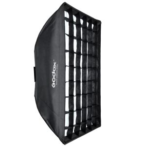 Suorakulmainen Godox SL60IID Trio kit -LED-valo softbox mustana, jossa on kangasverkko ja Godoxin logo sivulla, ihanteellinen studiovalaistukseen.