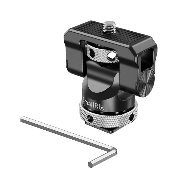 Mustasta metallista valmistetussa SmallRig 2346 Swivel & Tilt Mount with Cold Shoe -kiinnikkeessä on yläruuvi, kuvioitu säätöpyörä ja sen mukana toimitetaan L-muotoinen kuusiokoloavain, joka on kuvattu vieressä valkoisella pohjalla.