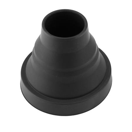 Godox AK-R17 Snoot on musta, kartiomainen kumi- tai muoviliitin, jossa on leveä pohja ja kapea yläosa ja jota käytetään yleisesti pienentäjänä tai sovittimena letku- tai putkijärjestelmissä.