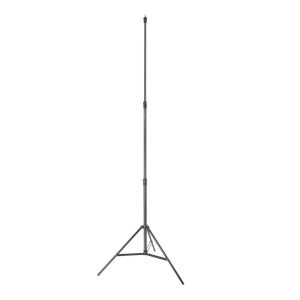 Godox 290F Heavy Duty Light Stand on korkea, musta, säädettävä kolmijalkainen kolmijalkainen kolmijalkainen jalusta, joka on täysin ulosvedetty ja esitetty valkoista taustaa vasten.