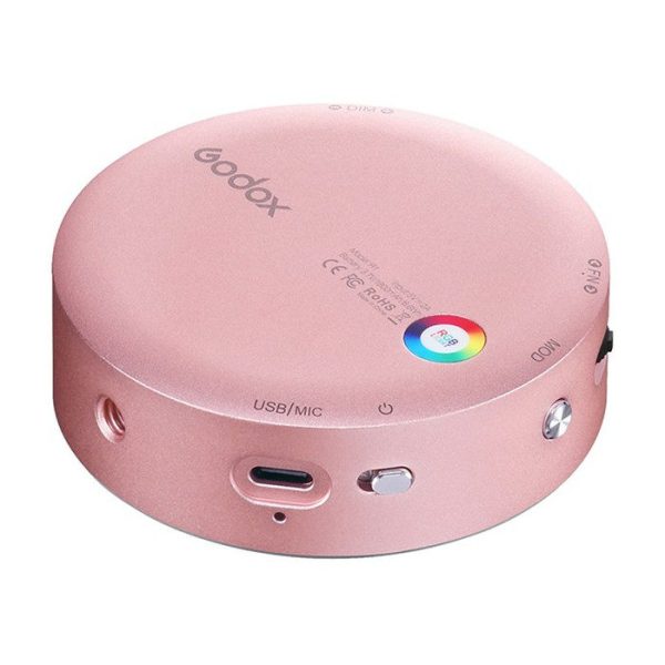 Godox R1 Mobile RGB LED-valaisin - Pinkki on pyöreä, vaaleanpunainen laite, jossa on USB/MIC-portti, virta- ja väripyöräpainikkeet, merkkivalot sivussa ja Godoxin logo ja sertifiointimerkinnät päällä.