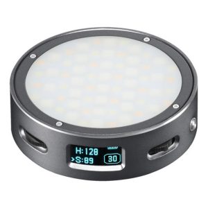 Godox R1 Mobile RGB LED-valaisin - Harmaa on pyöreä, kannettava LED-valaisin, jossa on digitaalinen näyttö ja asetukset ja joka on sijoitettu metalliseen koteloon, jossa on venttiilimäiset sivuurat.