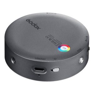 Godox R1 Mobile RGB LED-valaisin - Harmaa on pyöreä, harmaa laite, jossa on USB/MIC-portti, painikkeet, merkkivalot ja pieni monivärinen pyöreä kosketusnäyttö, jonka päällä on Godox-merkin nimi.
