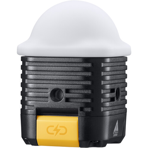 Godox WL4B vesitiivis LED-valaisin on kompakti, kannettava retkeilylyhty, jossa on valkoinen kupolin muotoinen yläosa, musta uurrettu runko ja keltainen painike, jossa on salaman symboli.