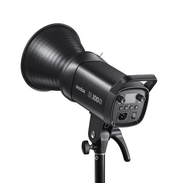 Musta Godox LED SL100D Daylight -LED-valo on asennettu jalustalle, jossa näkyy sen takapaneeli, jossa on ohjauspainikkeet, virransyöttö ja säädettävä kahva.