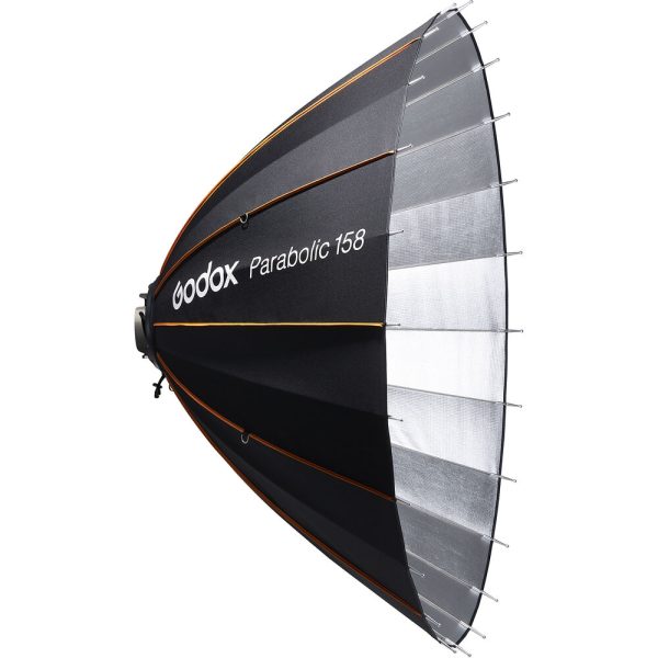 Godox Parabolic Reflector Zoom Box P158Kit, suuri musta softbox, jossa on oranssi reunus, metallitangot ja hopeinen sisäheijastin studiovalaistukseen, näkyy sivulta.