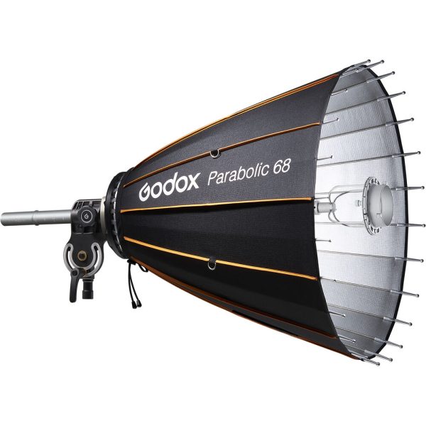 1637062296_346 Godox Parabolic Reflector Zoom Box P68Kit on musta softbox, jossa on oranssit korostukset ja hopeinen sisustus, ja siinä on metallinen kiinnike studiovalaistukseen.
