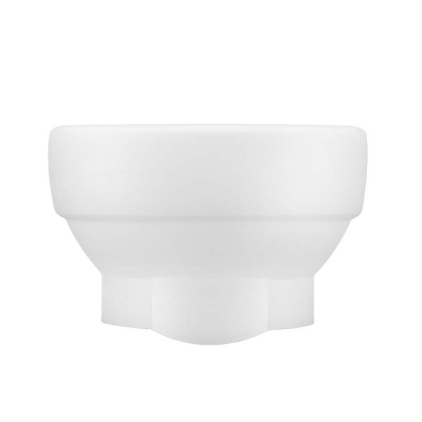 1644492615_985 Godox Silicone Softbox AK-R22 on valkoinen, pyöreä muovinen lisävaruste, jossa on leveä yläosa ja kapea pohja, joka muistuttaa korkkia tai kantta, valkoista taustaa vasten.