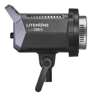 Sivukuva mustasta Godox Litemons LED-videovalaisimesta LA200Bi -LED-valo, jossa on kahva ja tuuletusaukot, suunniteltu valokuvaukseen tai videotuotannon valaistukseen.