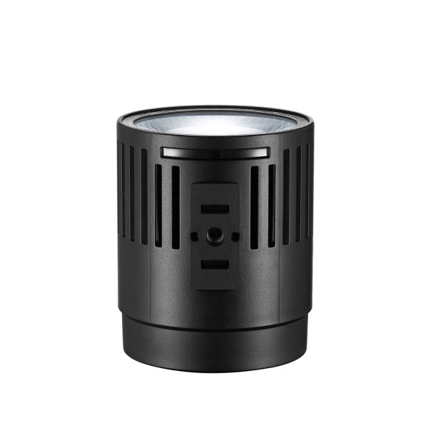 Godox Litemons LED LC30D -pöytävideovalaisin on musta lieriön muotoinen laite, jossa on pystysuuntaiset tuuletusraot ja läpinäkyvä linssi yläosassa, kuvassa valkoista taustaa vasten.
