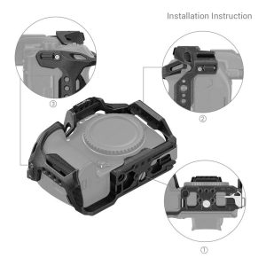The SmallRig 4003 Black Mamba Cage for Canon EOS R7 mounts to the camera body, and the installation instructions include three close-ups highlighting key mounting points and features.
