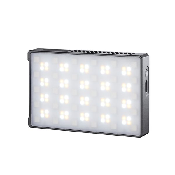 Godox C5R Mobile RGB LED -valaisimessa on ohut, metallinen suorakulmainen kotelo, jossa on pyöristetyt reunat, sivupainike ja kirkkaiden valkoisten ja keltaisten LED-valojen verkko.
