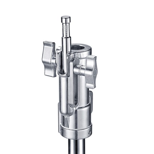 Lähikuva Godox Heavy-duty Steel Roller Stand SA5045:stä, kiiltävästä hopeanvärisestä metallisesta kiinnittimestä, jossa on säädettävät nupit ja joka on suunniteltu laitteiden kiinnittämiseen, eristettynä valkoiselle taustalle.