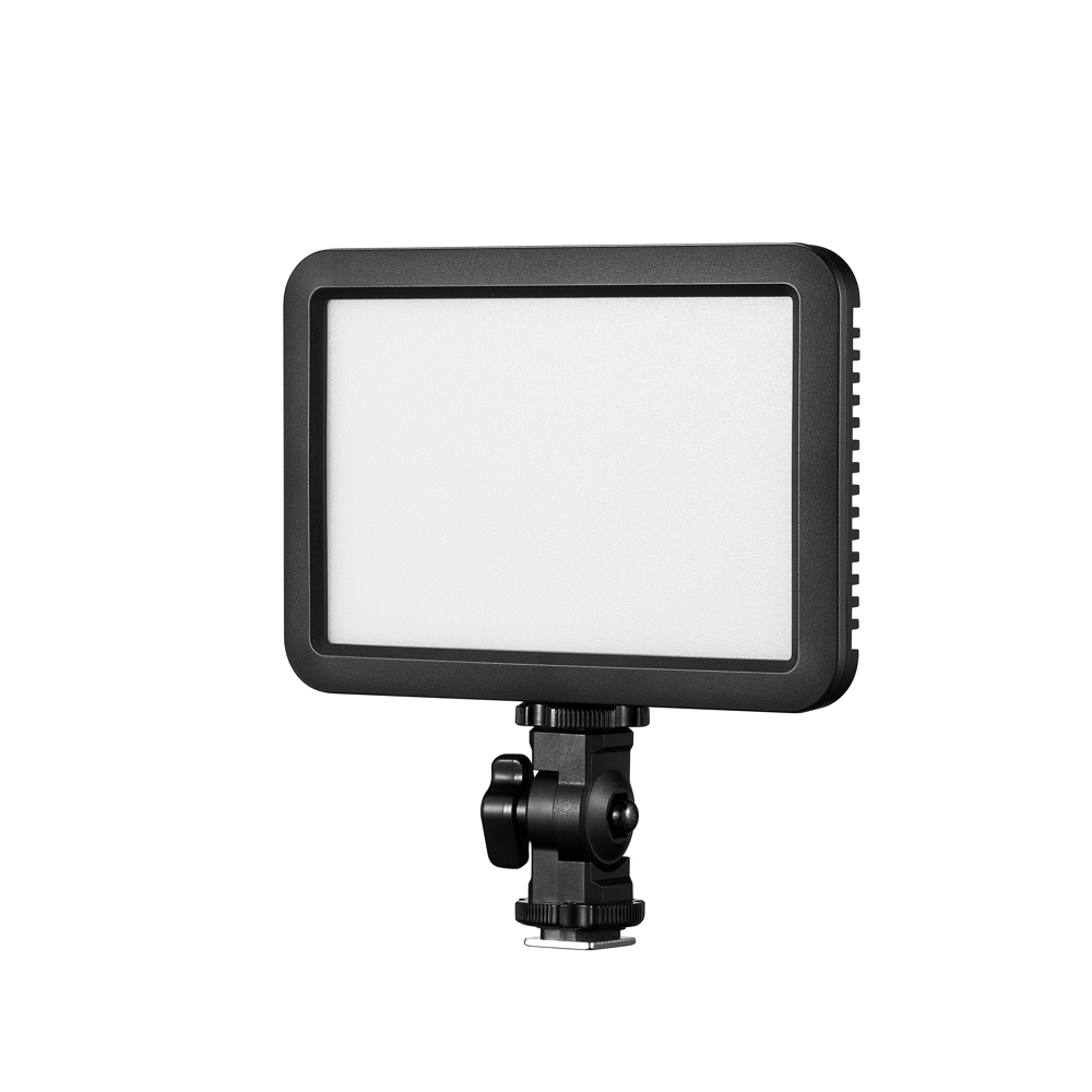 Godox LDP8Bi Streaming Slim -paneelivalaisimessa on suorakulmainen LED-paneeli, jossa on musta kehys ja joka on kiinnitetty säädettävään tukikannattimeen.