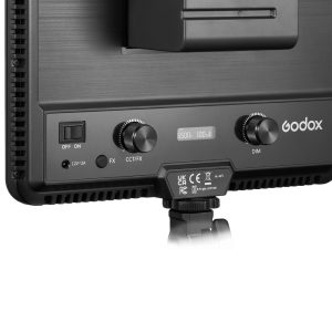 Lähikuva Godox LDP18Bi Streaming Slim -paneelivalaisimen ohjauspaneelista, jossa on säätönupit, LCD-näyttö, virtakytkin, tuloliitännät ja kiinnitystarvikkeet. Godoxin logo näkyy oikealla puolella.