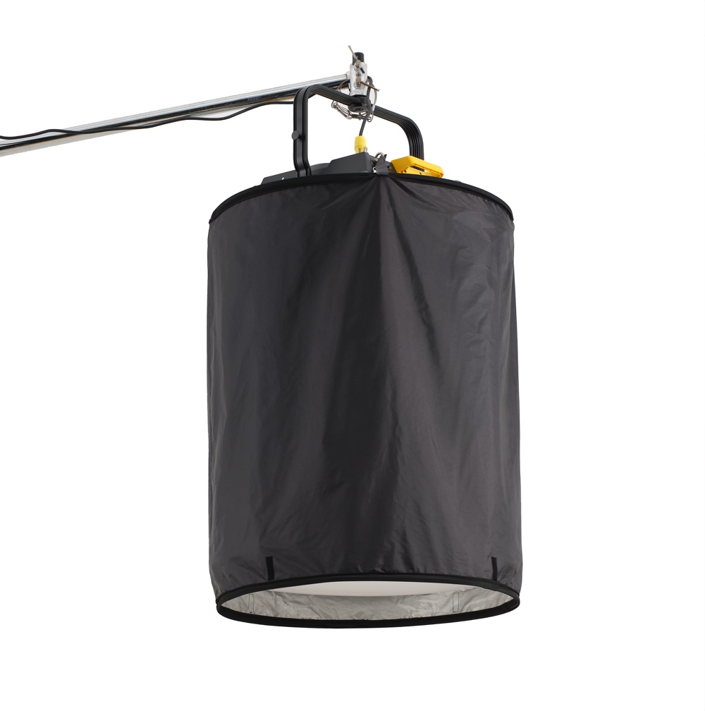 Godox P600BHSSS Black Opaque Skirt for P600Bi Hard on sylinterin muotoinen kangaslisälaite, joka kiinnitetään valaisinlaitteisiin ja auttaa hallitsemaan ja hajottamaan valoa valokuvauksessa tai elokuvissa.