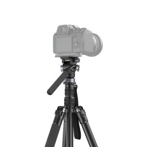 SmallRig 4319 FreeBlazer Aluminum Alloy Video Tripod CT190, jossa on säädettävät jalat ja kahva, tukee asennettua digitaalikameraa valkoista taustaa vasten.