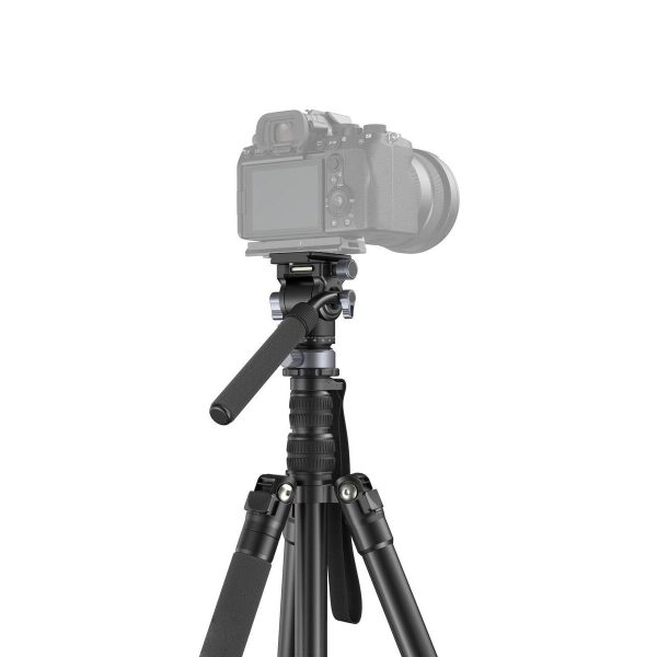 SmallRig 4319 FreeBlazer Aluminum Alloy Video Tripod CT190, jossa on säädettävät jalat ja kahva, tukee asennettua digitaalikameraa valkoista taustaa vasten.