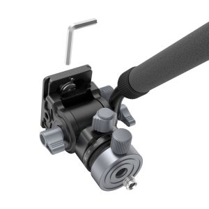 Lähikuva SmallRig 4319 FreeBlazer Aluminum Alloy Video Tripod CT190 -päästä, jossa on musta ja hopeinen muotoilu, säätönupit, kahva ja mukana tuleva kuusiokoloavain valkoisella pohjalla.
