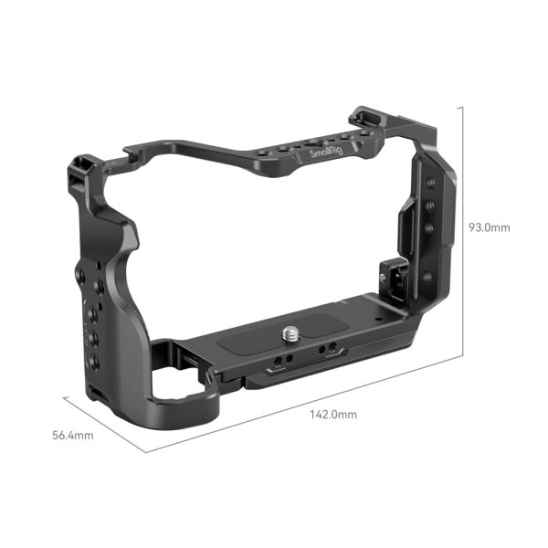SmallRig 4422 Cage Kit for Sony Alpha 7C II / Alpha 7CR on musta kamerahäkki, jossa on useita kiinnitysreikiä ja jonka mitat ovat 142,0 mm leveä, 93,0 mm korkea ja 56,4 mm syvä, ja jonka yläpalkissa on SmallRig-logo.