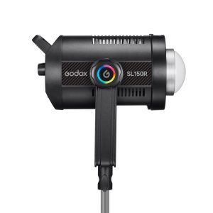 Godox SL150R RGB LED Video Light -LED-valo näkyy mustana sivukuvassa, ja sen sateenkaarenvärinen virtapainike, tuuletusaukot, kahva ja ohjauspaneeli näkyvät valkoista taustaa vasten.