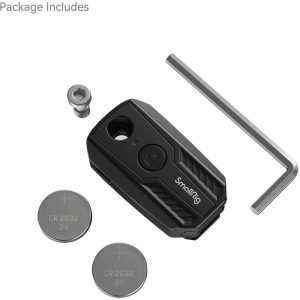 The SmallRig 3902 wireless remote control for selected Sony, Canon and Nikon cameras includes a black remote control, two CR2032 3V batteries, a small screwdriver and an Allen key, which appear on a white background.