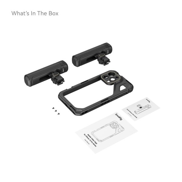 Pakkaus sisältää kaksi sylinterimäistä kameramoduulia kiinnikkeineen, kestävän kotelon, kolme ruuvia, asennusoppaan ja takuukortin SmallRig 4392 Mobile Video Kit (Dual Handheld) -mobiilivideosarjalle iPhone 15 Pro Max -puhelimelle, kaikki valkoisella pohjalla.
