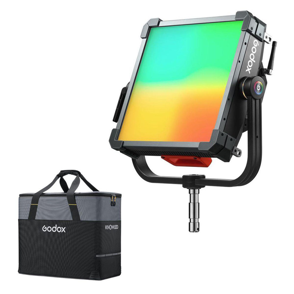 Godox KNOWLED P300R RGB Hard Panel Light Kit -valaisinsarjassa on suorakulmainen LED-valo, jossa on värikäs paneeli U-muotoisessa kiinnikkeessä, ja mukana on harmaa ja musta Godox-merkkinen kantolaukku.