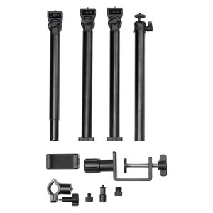 SmallRig 4456 Live Desktop Camera Bracket DT 50 -pakkaus, joka sisältää neljä mustaa metallitankoa, kiinnittimen, säädettävän puhelimen pidikkeen ja erilaisia kiinnitystarvikkeita, on siististi järjestetty valkoiselle taustalle.