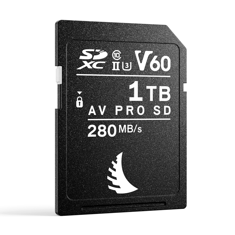 ANGELBIRD 1TB GB AV Pro Mk 2 V60 UHS-II SDXC-muistikortti, musta, jossa on valkoinen merkintä "AV PRO SD" ja "280MB/s", seisoo pystyssä vaalealla taustalla.