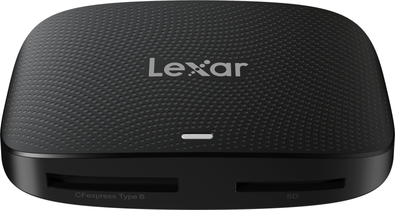 Musta Lexar Cardreader CFExpress Type B/SD UHS-II USB 3.2 Gen2 Reader -muistikortinlukija, jossa on kuvioitu pinta ja kaksi etupuolen korttipaikkaa, joihin on merkitty CFexpress Type B ja SD.
