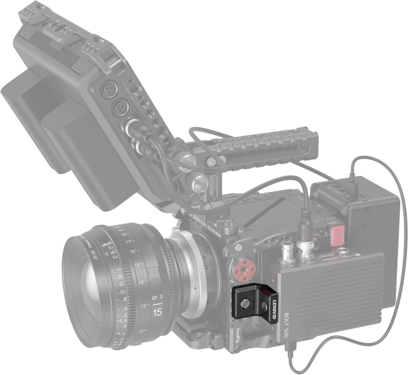 Lähikuva SmallRig 4360 Mini L-Shaped Mount Plate Kitillä varustetusta videokameralaitteesta, jossa näkyy suuri objektiivi, useita ohjauspainikkeita, kaapelit, yläkahva ja kiinnitetty ulkoinen näyttö.