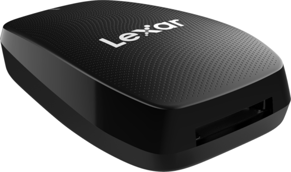 800q-02_116972 Musta Lexar LRW550U CFexpress Type B USB 3.2 -kortinlukija, jossa on kuvioitu yläosa ja korttipaikka edessä, on kuvattu valkoista taustaa vasten.