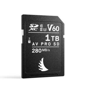 Musta ANGELBIRD 1TB AV Pro Mk 2 V60 UHS-II SDXC -kortti, jossa on valkoisella tekstillä merkinnät "V60", "1TB", "AV PRO SD" ja "280 MB/s", näkyy valkoisella pohjalla, jossa on vakiosymbolit ja pieni valkoinen logo.