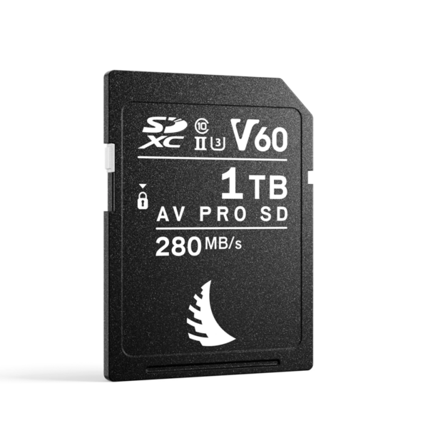 Musta ANGELBIRD 1TB AV Pro Mk 2 V60 UHS-II SDXC -kortti, jossa on valkoisella tekstillä merkinnät "V60", "1TB", "AV PRO SD" ja "280 MB/s", näkyy valkoisella pohjalla, jossa on vakiosymbolit ja pieni valkoinen logo.