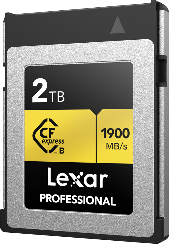 Lexar CFexpress Pro Gold R1900/W1500 2TB -muistikortti tarjoaa 2TB:n kapasiteetin ja 1900 MB/s lukunopeuden, ja siinä on hopeinen ja keltainen etiketti.
