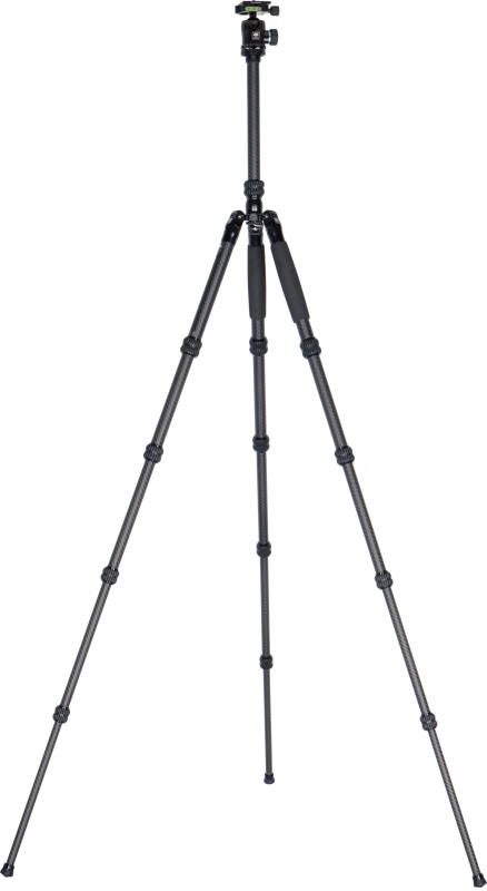 Sirui Traveler Carbon Tripod Kit T-1205+E-10, jossa on säädettävät jalat ja kuulapääkiinnitys, seisoo täysin ulosvedettynä kolmella jalalla vaaleanharmaalla pohjalla.
