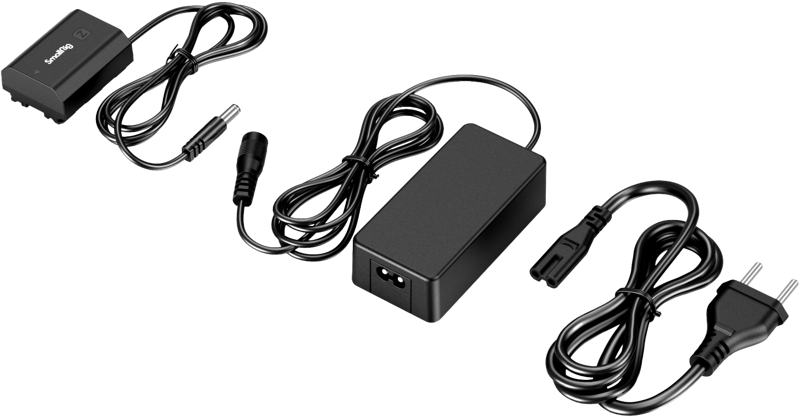 800q-02_124828 SmallRig 4269 Dummy Battery with Power Adapter (EU) NP-FZ100 sisältää mustan, kaapelilla varustetun dummy-akun, suorakulmaisen verkkovirtasovittimen ja kaksipinnisen virtajohdon, jotka kaikki näkyvät vaalealla pohjalla.