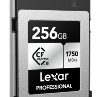 Lexar CFexpress Pro Silver Serie R1750/W1300 256GB -muistikortti näkyy tavallista taustaa vasten.