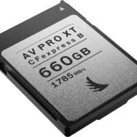 ANGELBIRD AV PRO CFexpress XT MK2 Type B 660 GB:n muistikortti, jonka nopeus on 1785 MB/s, näkyy vaalealla taustalla.