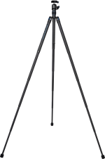 Sirui Traveler X-I Carbon Tripod Kit AT-125 + B00K seisoo korkeana ja pystyssä kolmella pidennetyllä mustalla jalalla ja kiinnitetyllä jalustapäällä valkoista taustaa vasten.