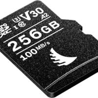 800q-03_123932 ANGELBIRD microSD AV PRO (V30) 256GB on microSDXC-kortti, jossa on merkintä V30, A2, 100 MB/s ja jossa on musta pinta valkoisella tekstillä.