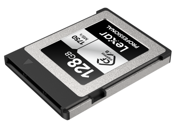 Lexar CFexpress Pro Silver Serie 128GB -muistikortti, jonka lukunopeus on 1750 MB/s ja kirjoitusnopeus 1300 MB/s, näkyy valkoisella pohjalla.