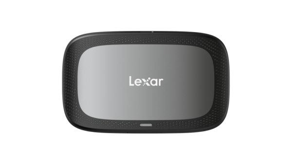 Lexar Cardreader LRW530U CFexpress Type A / SD UHS-II USB 3.2 -muistikortinlukija, jossa on tyylikäs musta ja harmaa muotoilu, kuvassa ylhäältä päin vaalealla pohjalla.