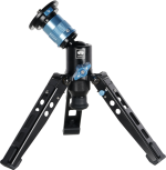 Sirui P-424FL Monopod, kompakti mustansininen monopodi, jossa on säädettävät jalat ja kuulapääkiinnitys kameroille, näkyy valkoisella pohjalla.