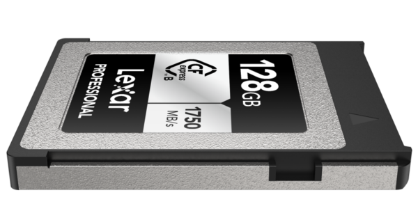 Lexar CFexpress Pro Silver Serie R1750/W1300 128GB -muistikortti kuvattuna kulmassa valkoisella pohjalla, siirtonopeus 1750 MB/s.