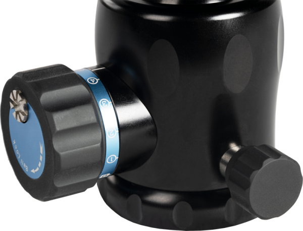 Close-up of the Sirui MT-20 ball head in black metal with textured knobs and blue ring with lock and unlock symbols.